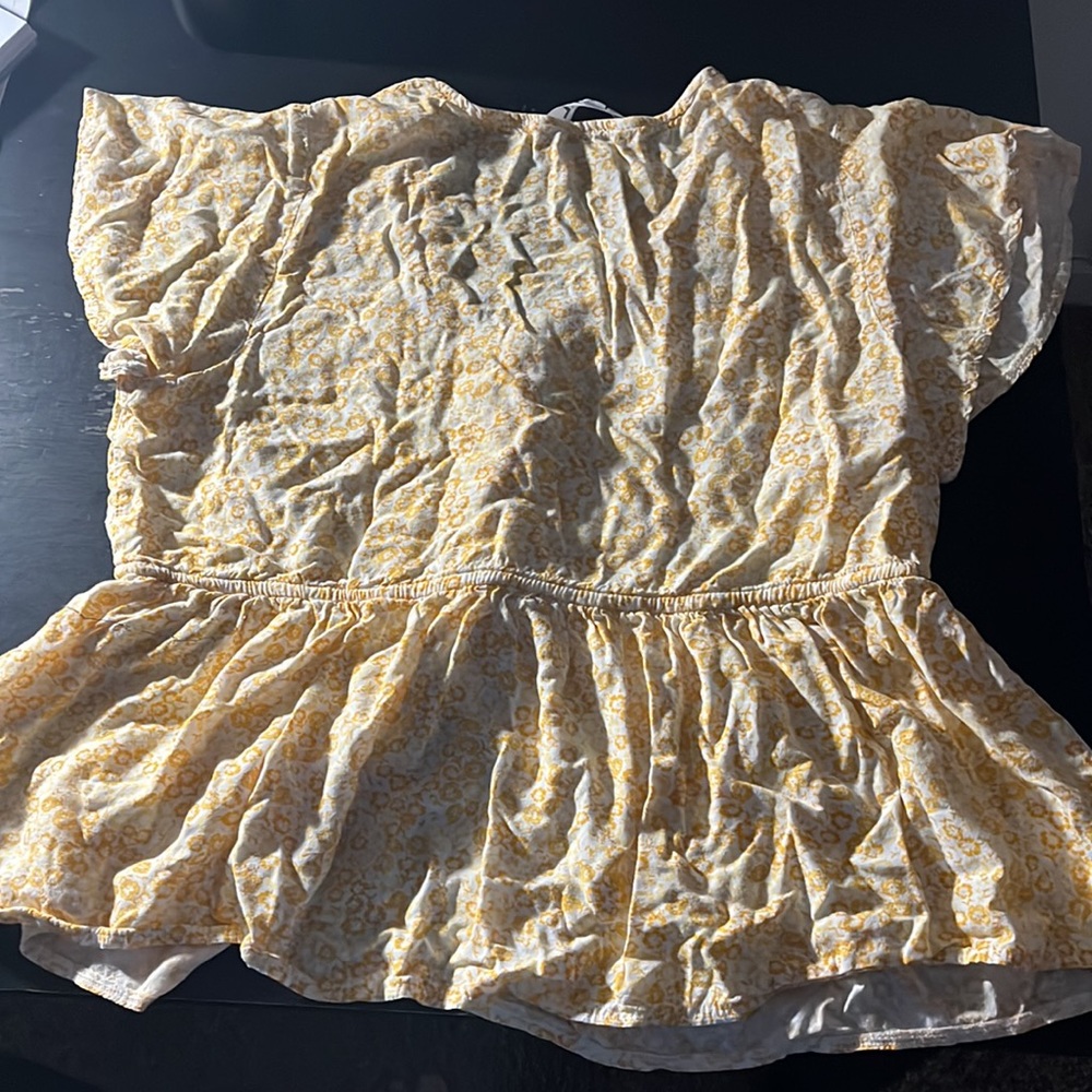 Floral Ruffle Cropped fitted top - Picture 2 of 2